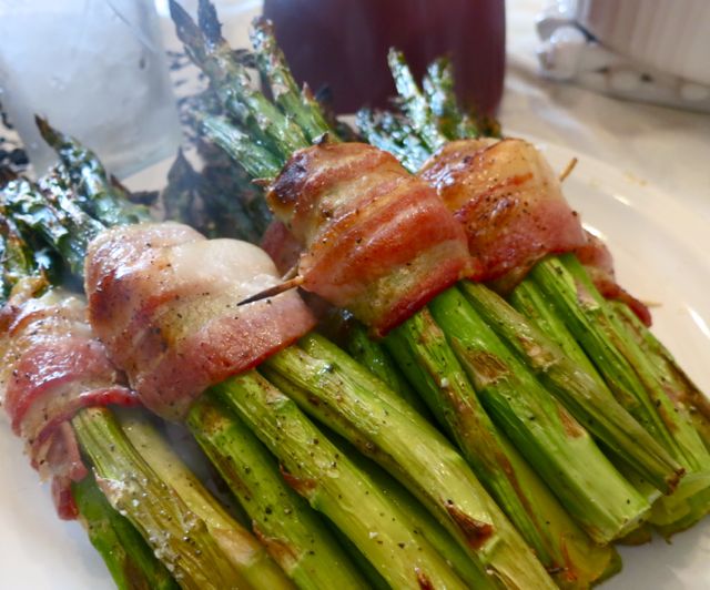 Whether you bake these asparagus in the oven or put them on the grill, they are sure to be an instant favorite side dish; or serve them for a light dinner. #WomenLivingWell #asparagus #bacon #grill