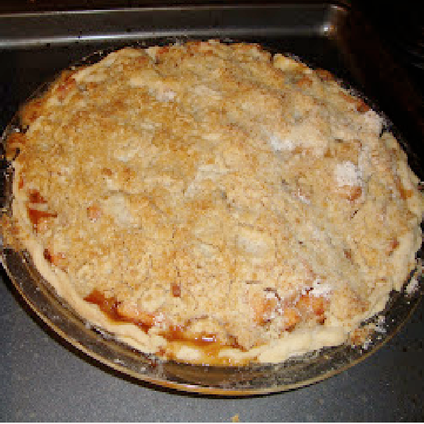 Tasty Tuesday: Easy Homemade Apple Pie with Crumb Topping!