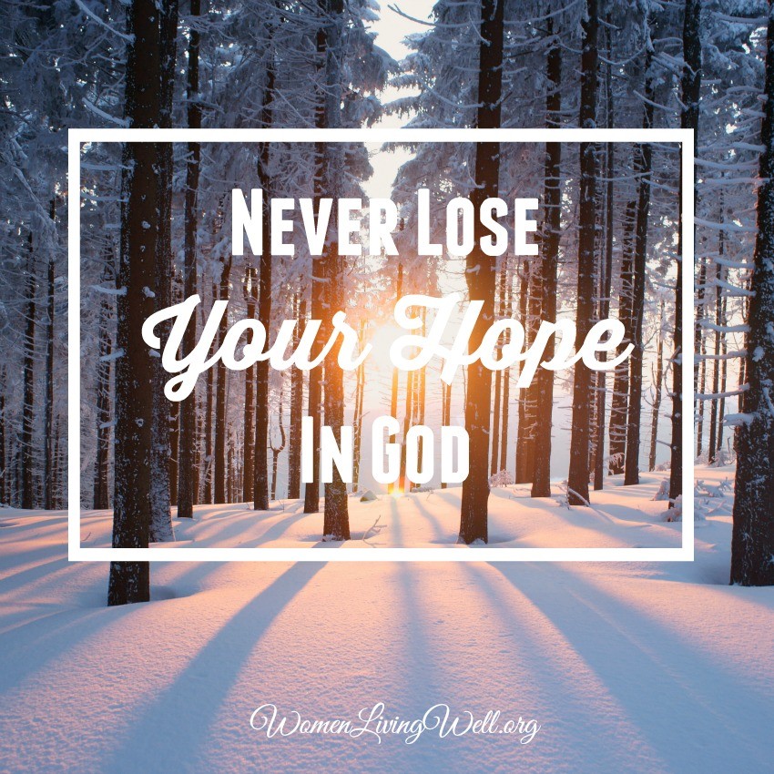 No matter what life throws us, we can still maintain our hope in God. Here is now you can walk through hard times and never lose your hope in God. #Biblestudy #Job #WomensBibleStudy #GoodMorningGirls